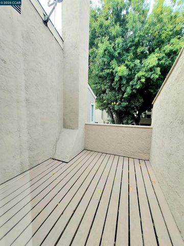 3712 Willow Pass Rd 32, Concord, CA 94519