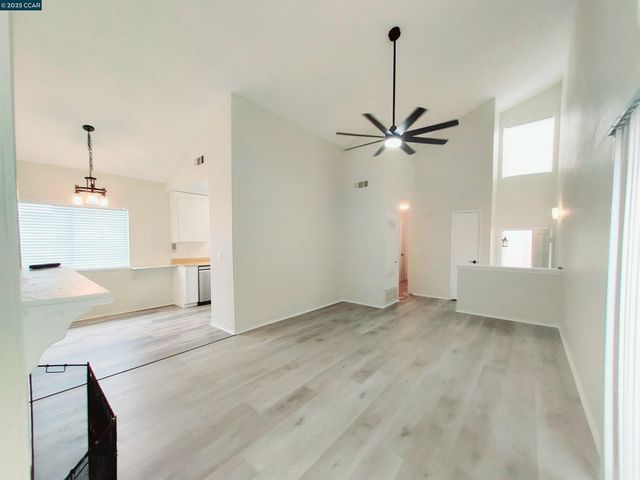 3712 Willow Pass Rd 32, Concord, CA 94519