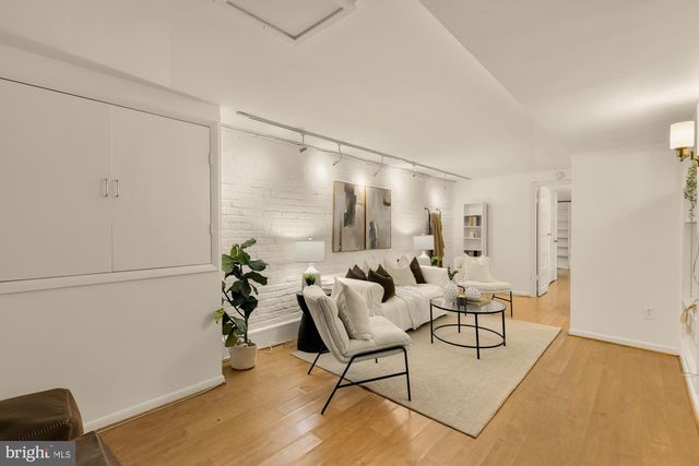 2015 ALLEN PL NW, Washington, DC 20009
