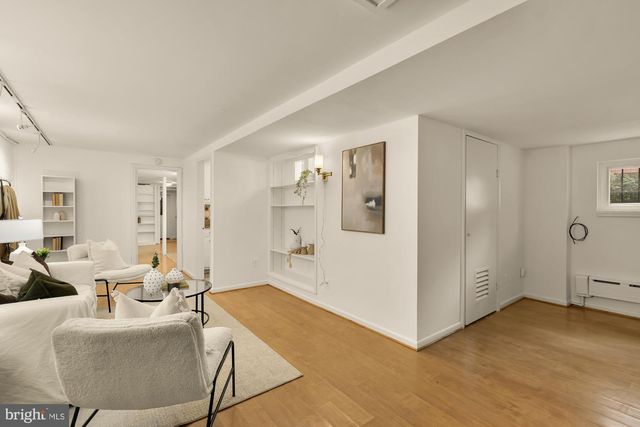 2015 ALLEN PL NW, Washington, DC 20009
