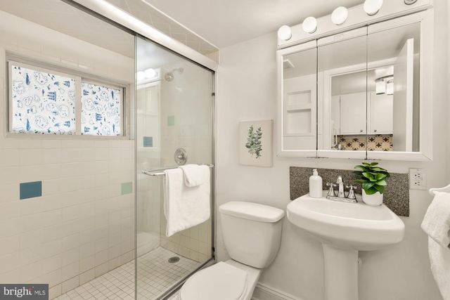 2015 ALLEN PL NW, Washington, DC 20009