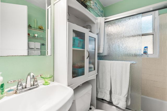 7495 21st St, Sacramento, CA 95822