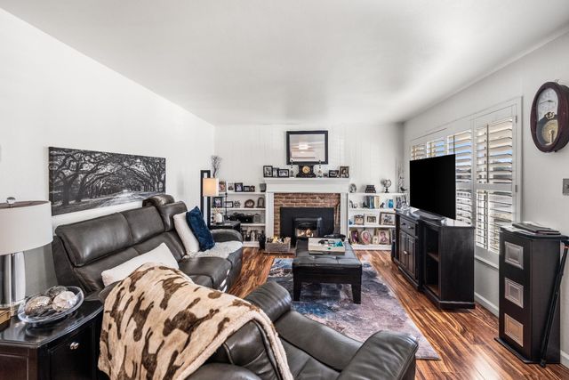 7495 21st St, Sacramento, CA 95822