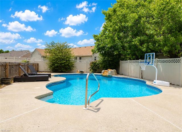 4528 Davids Mill DR, Chesapeake, VA 23321