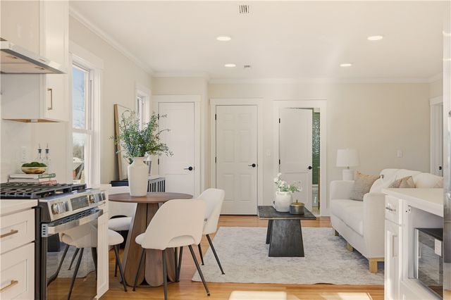 85 Bay View Avenue 2, Bristol, RI 02809