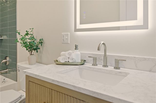 85 Bay View Avenue 2, Bristol, RI 02809