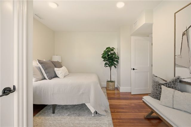 85 Bay View Avenue 2, Bristol, RI 02809