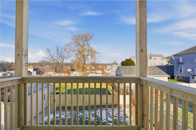 85 Bay View Avenue 2, Bristol, RI 02809