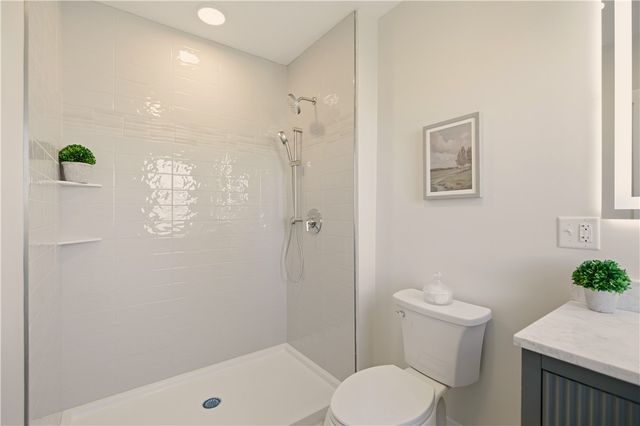 85 Bay View Avenue 2, Bristol, RI 02809