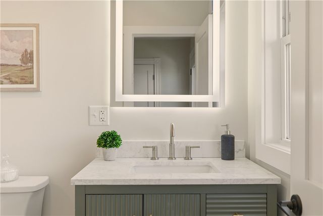 85 Bay View Avenue 2, Bristol, RI 02809