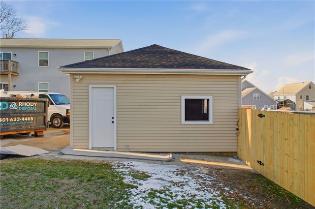 85 Bay View Avenue 2, Bristol, RI 02809