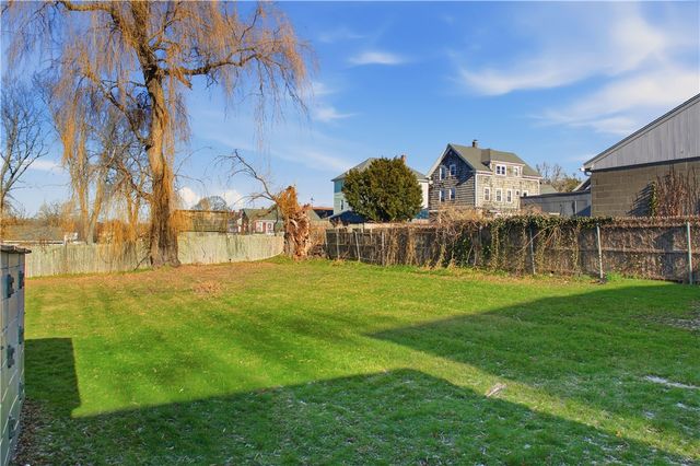 85 Bay View Avenue 2, Bristol, RI 02809