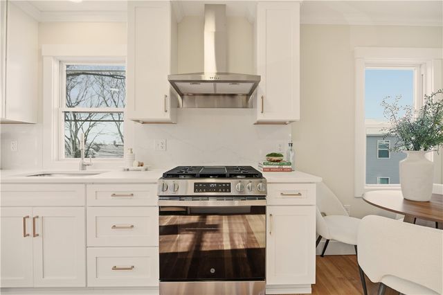 85 Bay View Avenue 2, Bristol, RI 02809