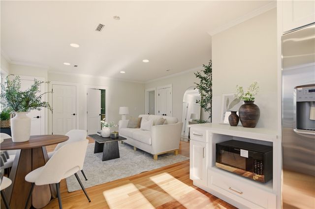 85 Bay View Avenue 2, Bristol, RI 02809