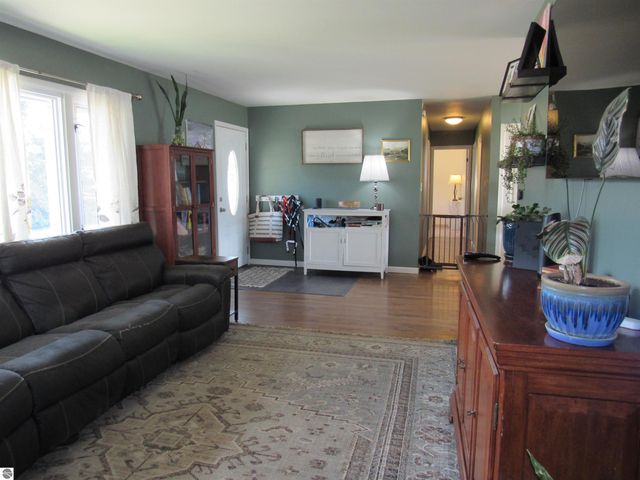 4381 Benson Road, Cadillac, MI 49601