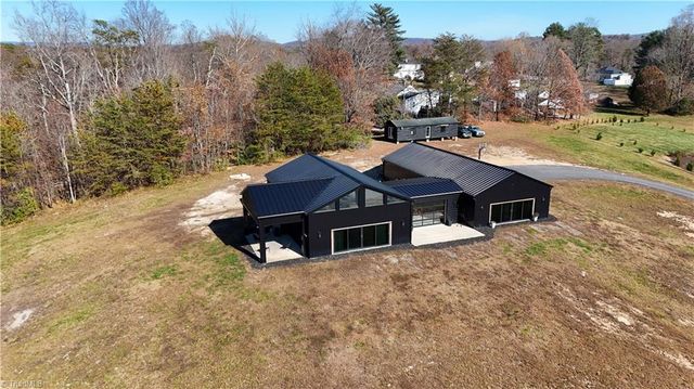 210 Meadow Stone Lane, Mount Airy, NC 27030