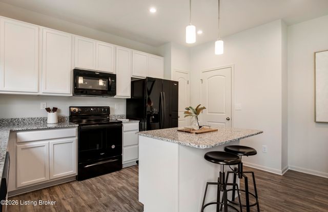 7520 Fair Ln, Louisville, KY 40291