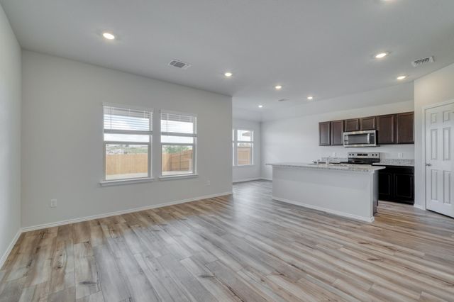 167 McNamara CT, Jarrell, TX 76537