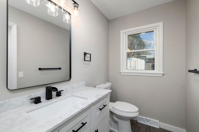 1125 W Highland Street, Springfield, MO 65807