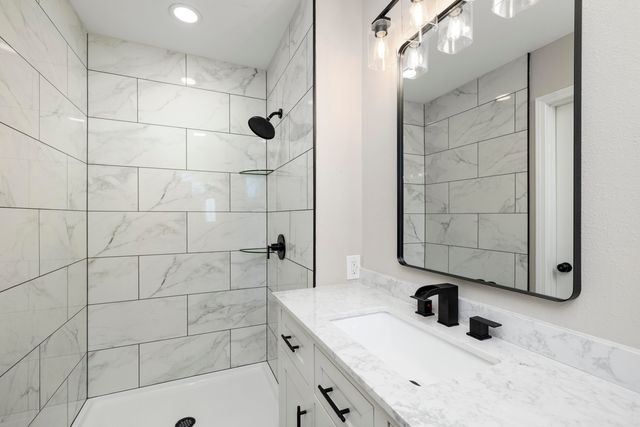 1125 W Highland Street, Springfield, MO 65807