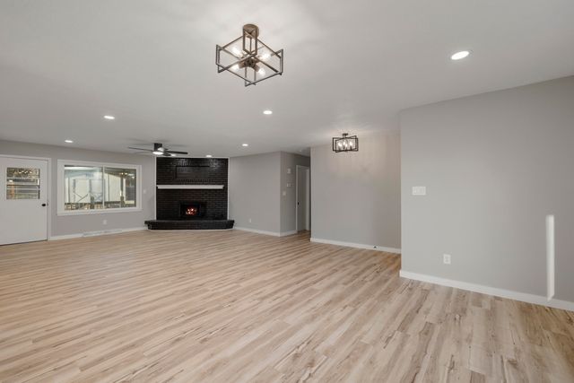 1125 W Highland Street, Springfield, MO 65807