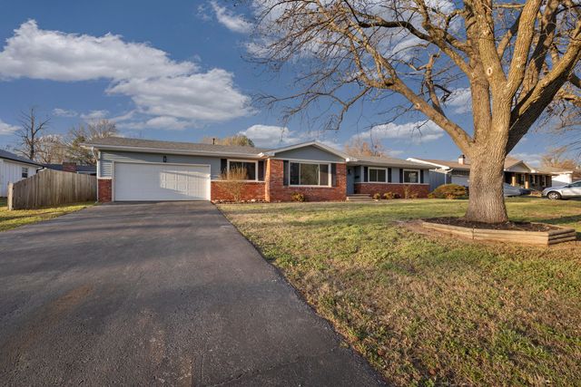1125 W Highland Street, Springfield, MO 65807