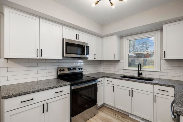 1125 W Highland Street, Springfield, MO 65807