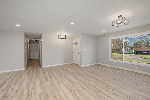 1125 W Highland Street, Springfield, MO 65807