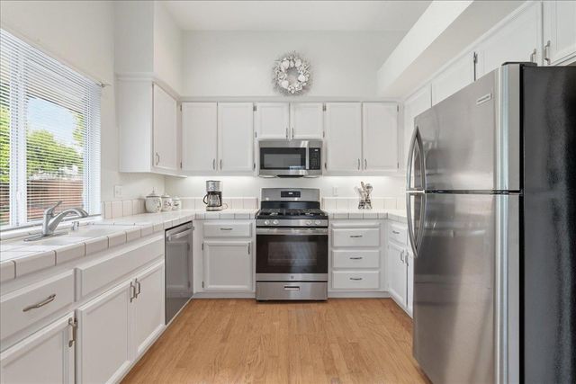 8581 Canyon Brook Way, Elk Grove, CA 95624