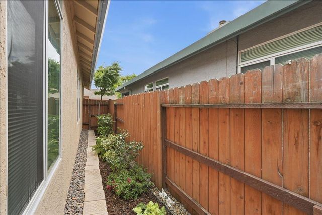 8581 Canyon Brook Way, Elk Grove, CA 95624