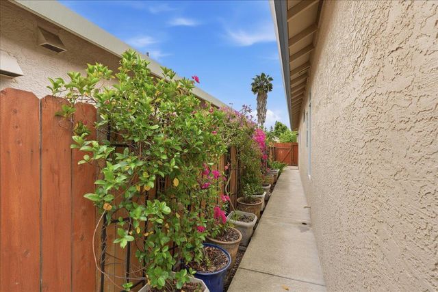 8581 Canyon Brook Way, Elk Grove, CA 95624