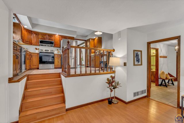 6008 SW 23rd ST, Topeka, KS 66614