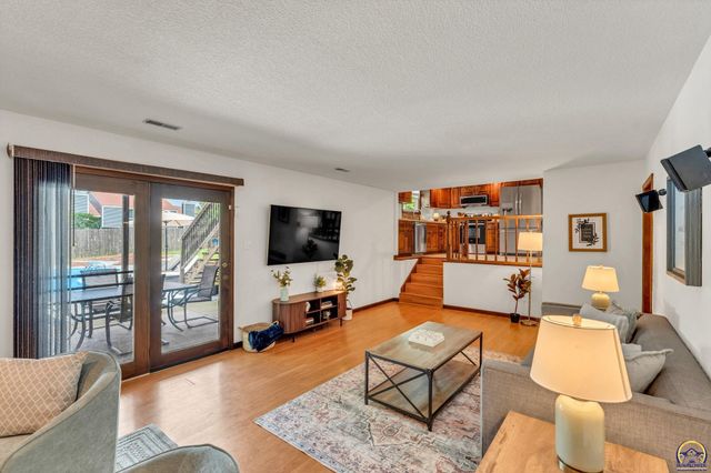 6008 SW 23rd ST, Topeka, KS 66614