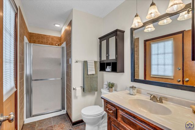 6008 SW 23rd ST, Topeka, KS 66614