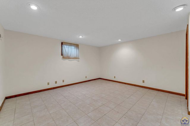 6008 SW 23rd ST, Topeka, KS 66614