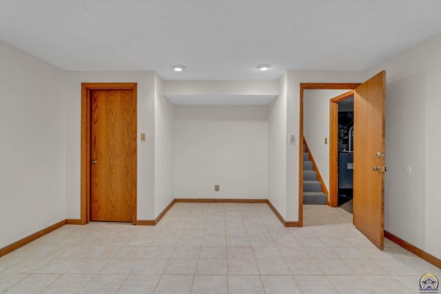 6008 SW 23rd ST, Topeka, KS 66614