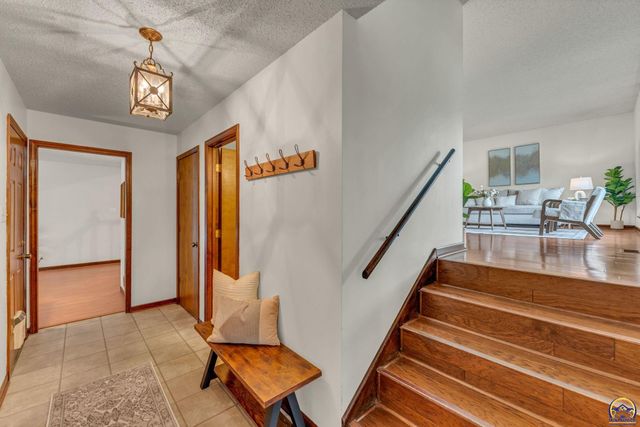 6008 SW 23rd ST, Topeka, KS 66614