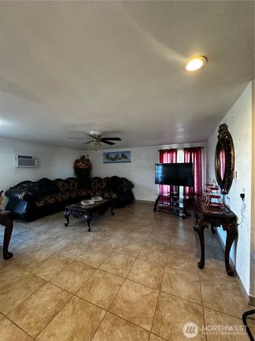 438 Biggs Drive, Moses Lake, WA 98837
