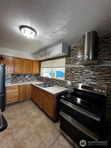 438 Biggs Drive, Moses Lake, WA 98837
