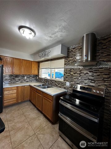 438 Biggs Drive, Moses Lake, WA 98837