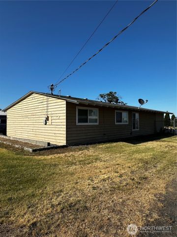 438 Biggs Drive, Moses Lake, WA 98837