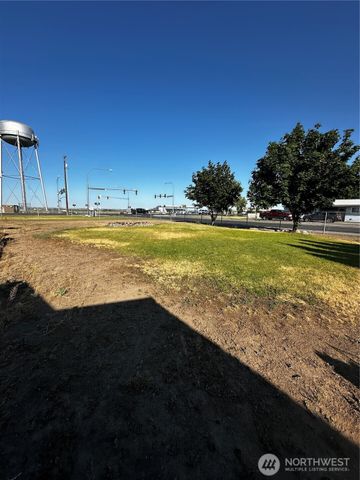 438 Biggs Drive, Moses Lake, WA 98837