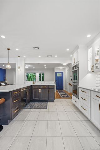 186 N Stratford, Roslyn Heights, NY 11577
