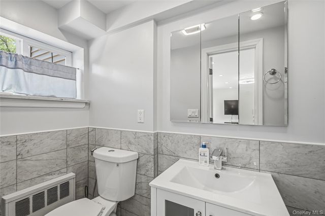 186 N Stratford, Roslyn Heights, NY 11577