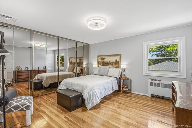 186 N Stratford, Roslyn Heights, NY 11577