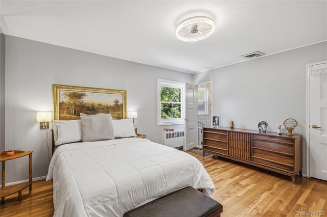 186 N Stratford, Roslyn Heights, NY 11577
