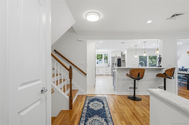 186 N Stratford, Roslyn Heights, NY 11577