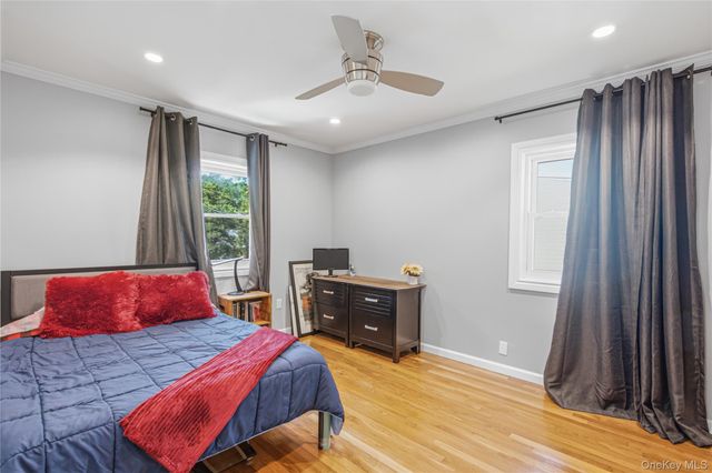 186 N Stratford, Roslyn Heights, NY 11577