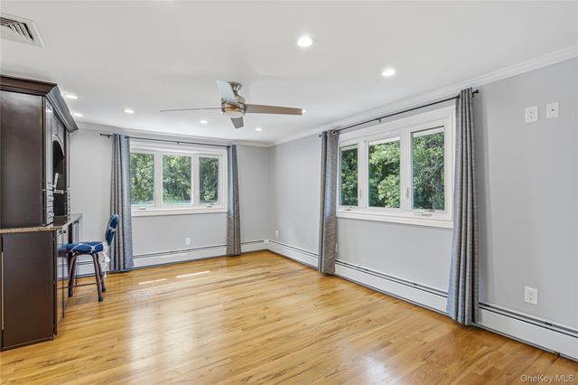 186 N Stratford, Roslyn Heights, NY 11577