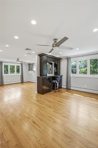 186 N Stratford, Roslyn Heights, NY 11577